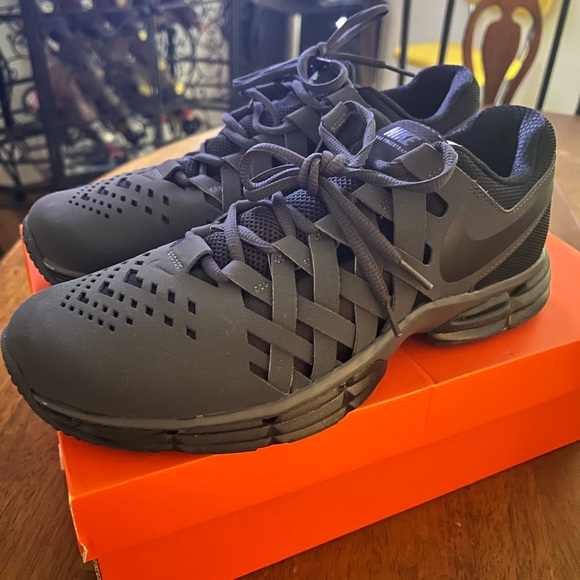 Nike Men's Black Athletic Shoes New In Box size 9 Lunar Fingertrap - Picture 1 of 5